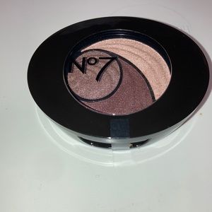 No7 Trio eyeshadow